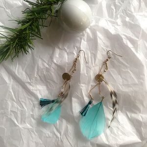 Feather trinket earrings NWOT